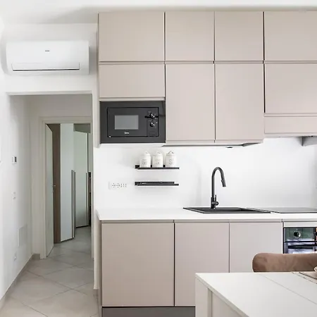 Apartment Raliving, Private Garden And Parking Space, Viareggio