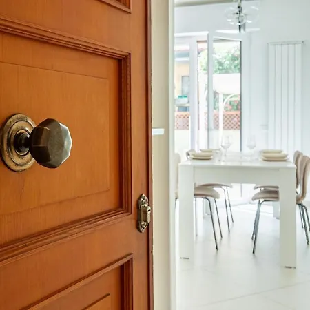 Raliving, Private Garden And Parking Space, Apartment Viareggio