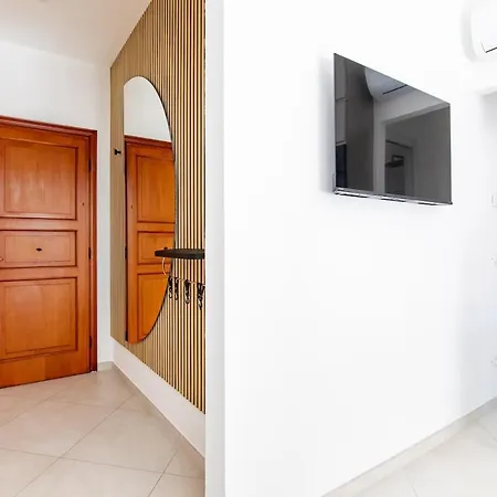 Raliving, Private Garden And Parking Space,