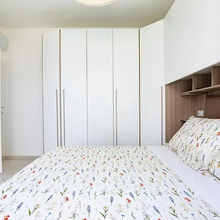 Apartment Raliving, Private Garden And Parking Space, Viareggio