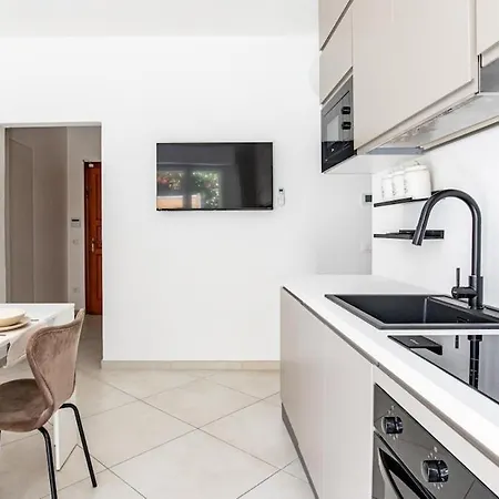 Raliving, Private Garden And Parking Space,