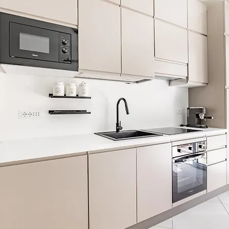 Raliving, Private Garden And Parking Space, Apartment Viareggio