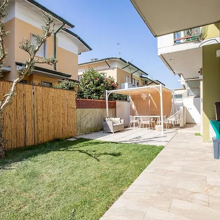 Raliving, Private Garden And Parking Space, Apartment Viareggio
